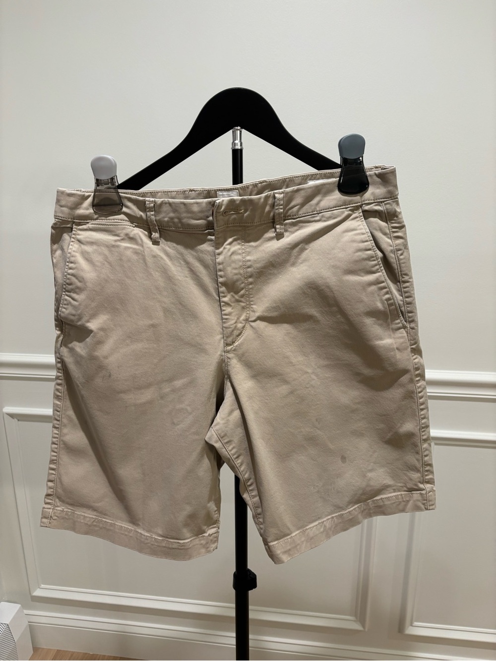 GAP Beige Men's Khaki Chino Shorts - Classic Casual - SIZE 33, 10” Inseam